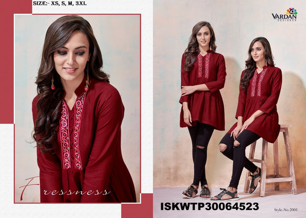 Sequined Rayon Top-ISKWTP30064523